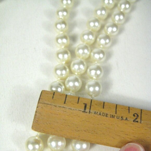 Vintage 1990 Triple Strand Faux Pearl Necklace Gold Tone Chain Adjustable Hong K - Picture 2 of 9